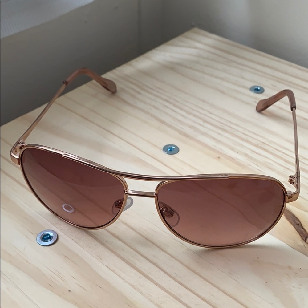 Fossil aviator sunglasses + leather case